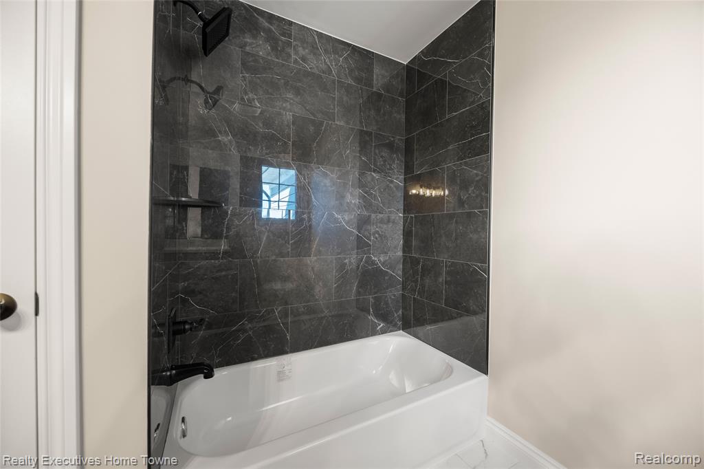 35962 Cascade Drive, New Baltimore, MI 48047 — Photo 22