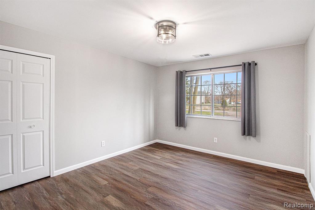 415 RAILROAD Street, Howell, MI 48843 — Photo 9