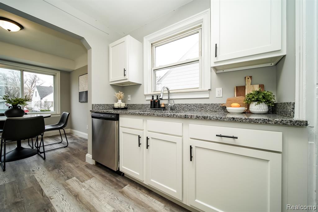 8221 Coolidge, Center Line, MI 48015 — Photo 19