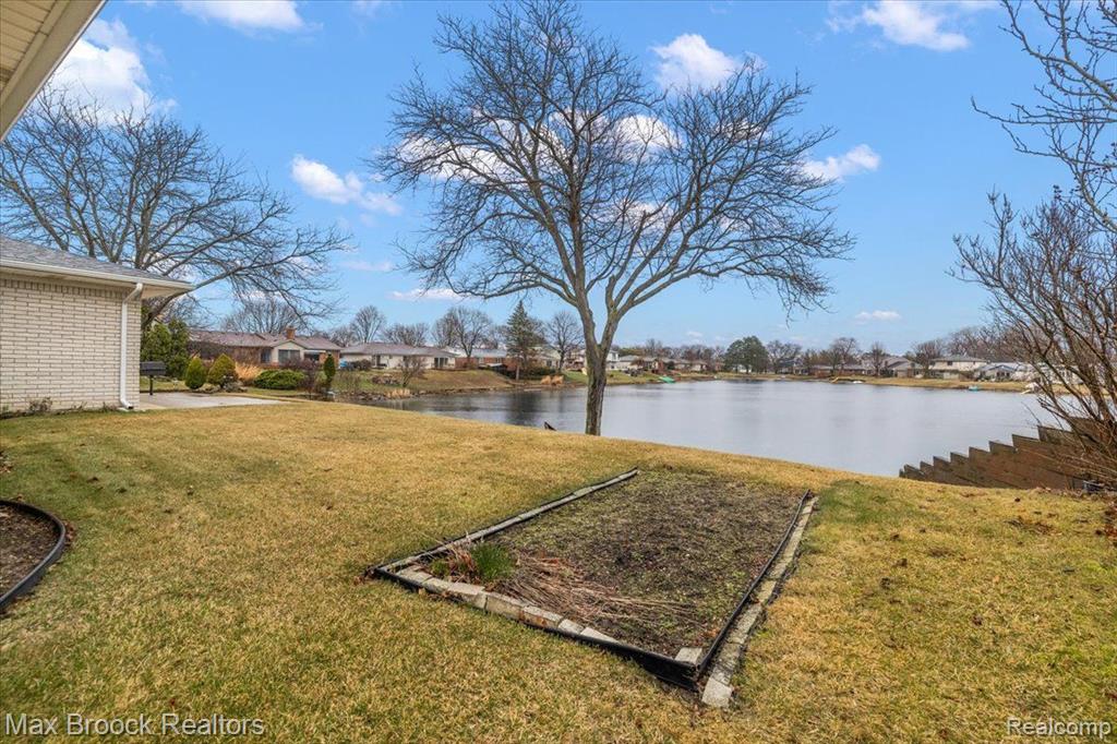 6288 CRESCENT WAY Drive, Troy, MI 48085 — Photo 4