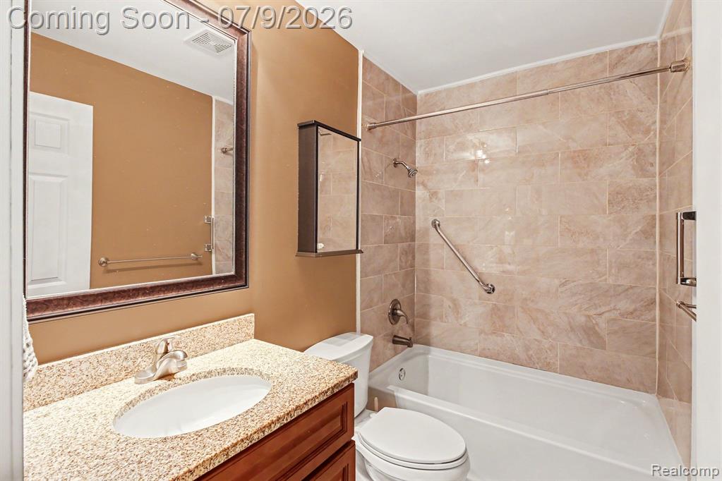 2176 Kingston Drive, Pinckney, MI 48169 — Photo 13
