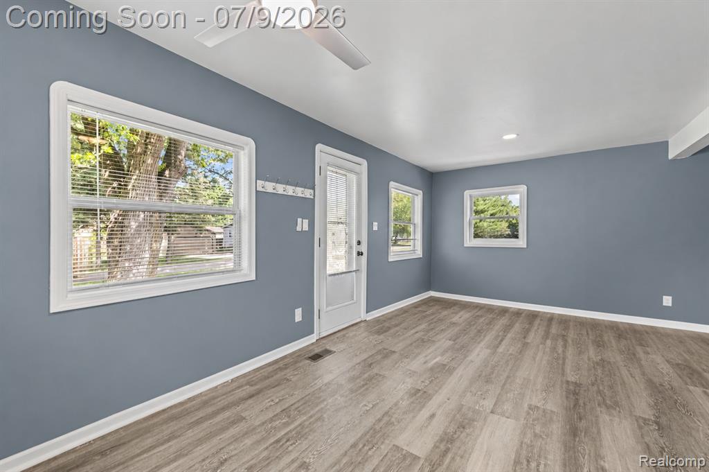 4694 Lakeborn Drive, White Lake, MI 48383 — Photo 13