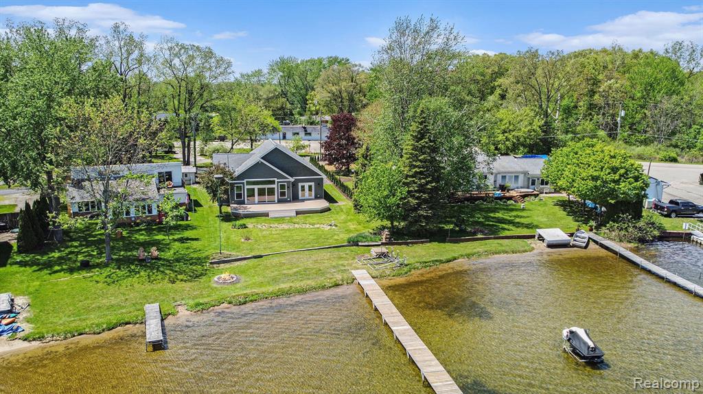 9693 BEVERLY Drive, Lakeland, MI — Photo 21