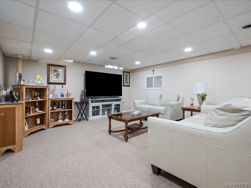 8382 Fairfax Drive, Sterling Heights, MI 48312 — Photo 17