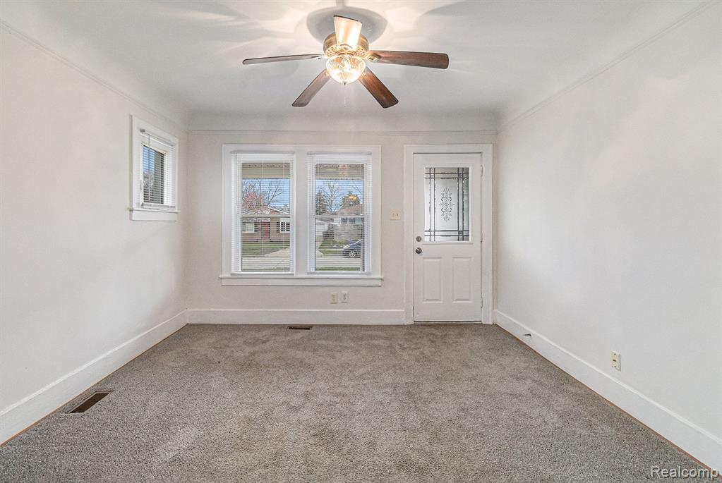 5402 Croissant Street, Dearborn Heights, MI 48125 — Photo 5