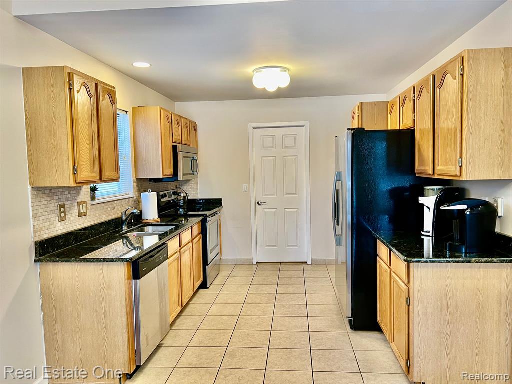 240 WINDING BROOK, 104, Commerce Twp, MI 48390 — Photo 10