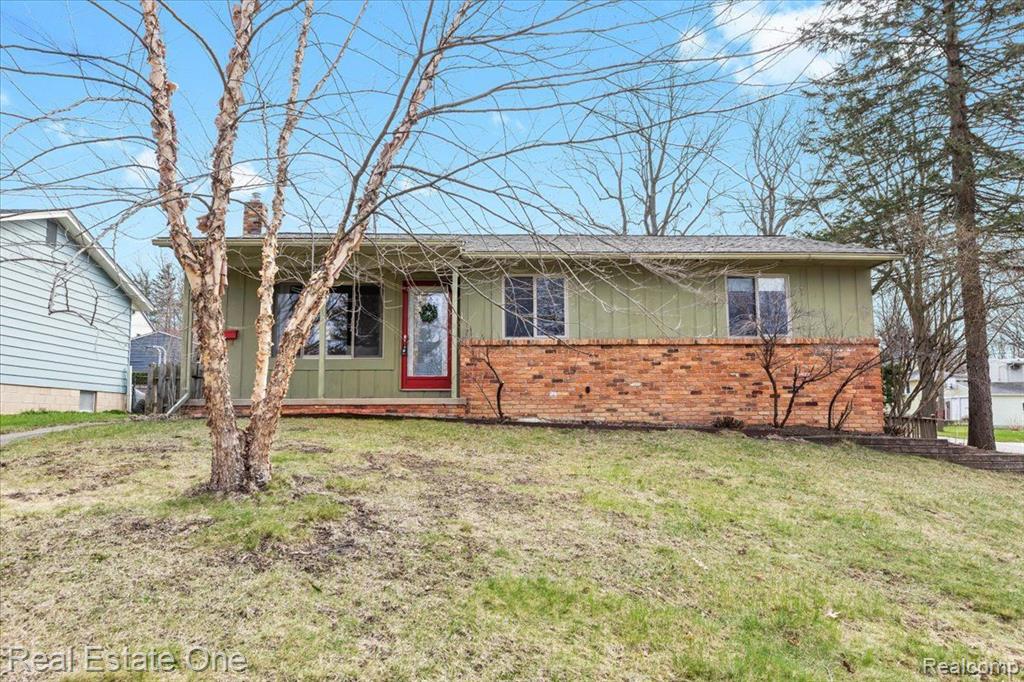 606 HICKORY Street, Milford, MI 48381 — Photo 2