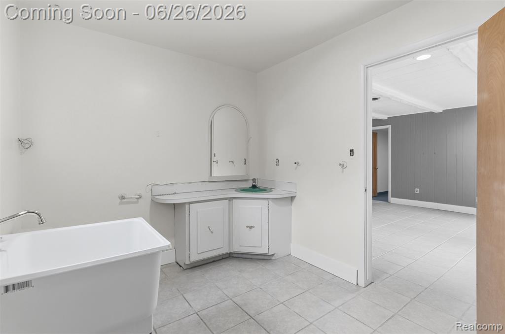 5120 Hillcrest Circle, Flint, MI 48506 — Photo 32