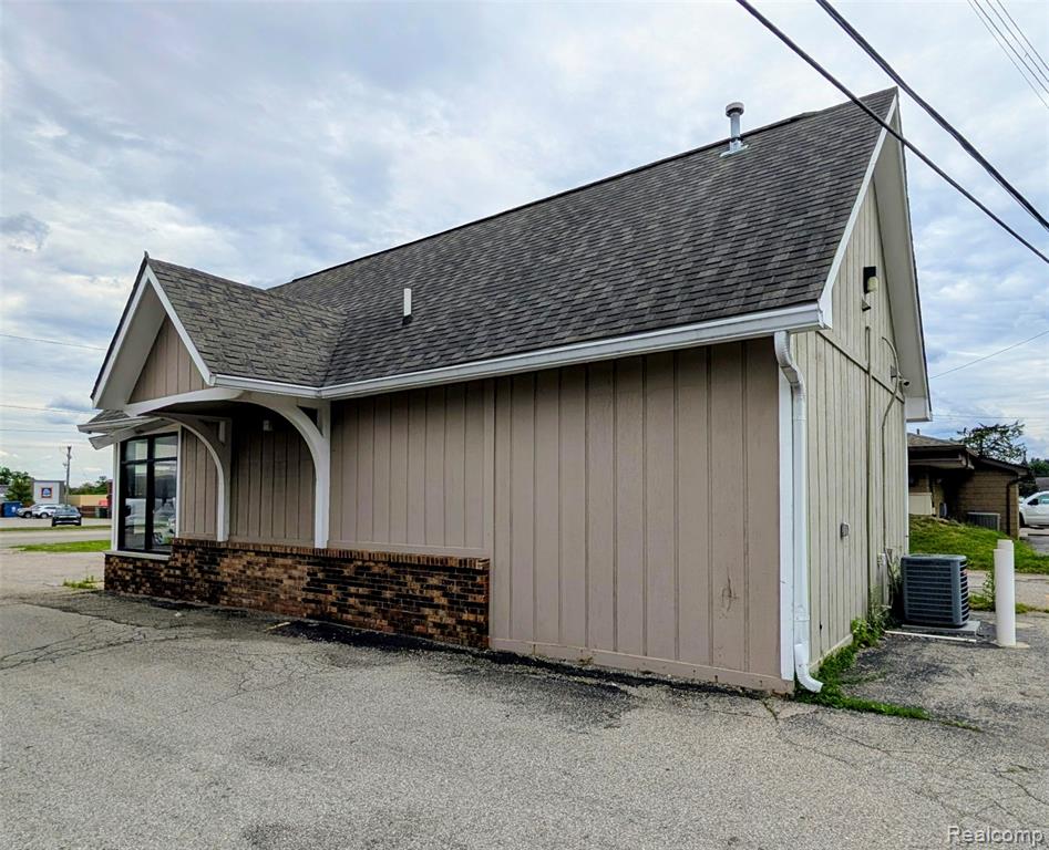 832 S Main Street, Lapeer, MI 48446 — Photo 3