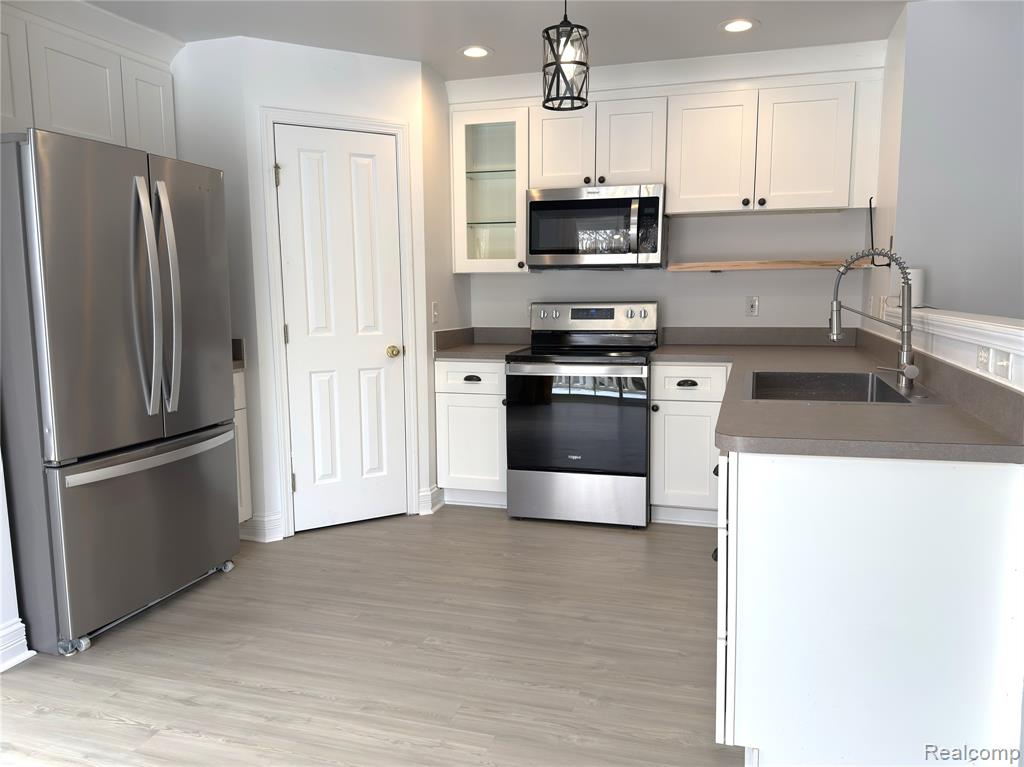 4213 Elizabeth Avenue, Canton, MI 48188 — Photo 6