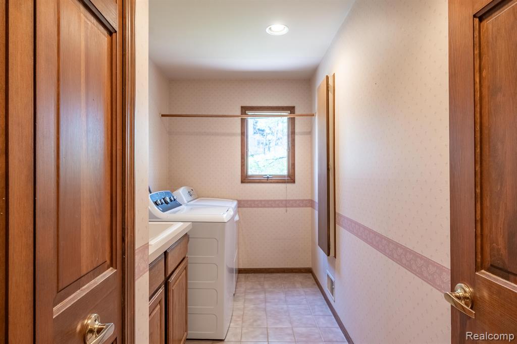 4435 OAK POINTE Drive, Brighton, MI 48116 — Photo 30