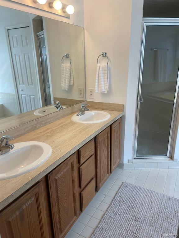 6792 PINE WAY Drive, Troy, MI 48098 — Photo 22