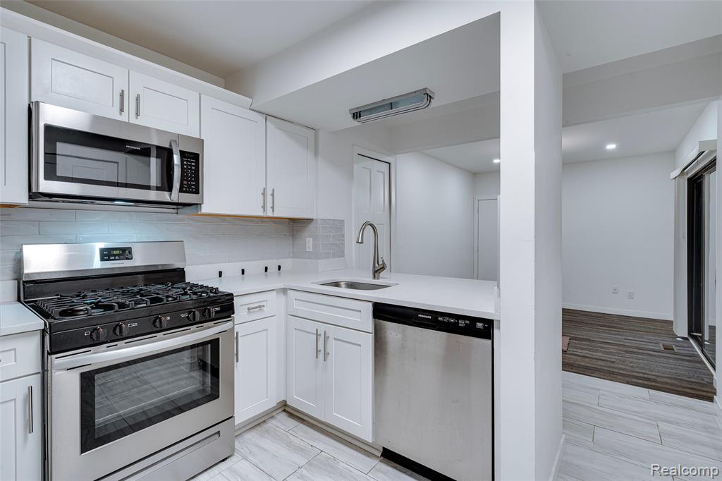 6265 Potomac Circle, West Bloomfield, MI — Photo 13