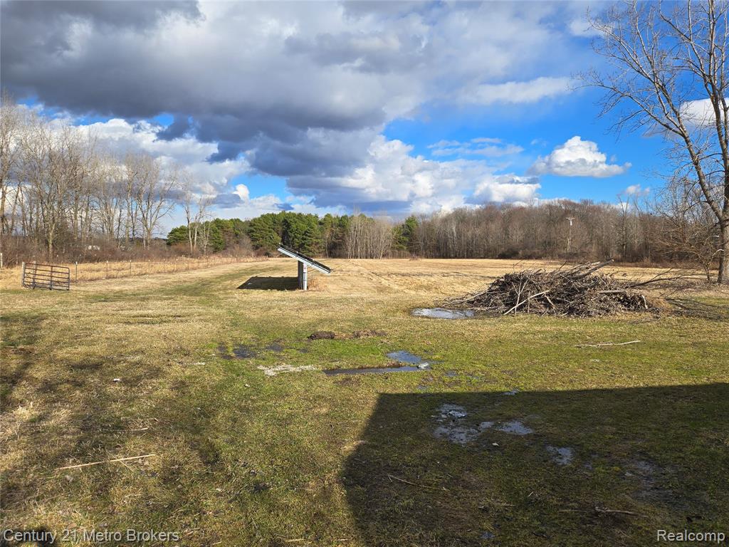 5638 N Lake Road, Columbiaville, MI, 48421