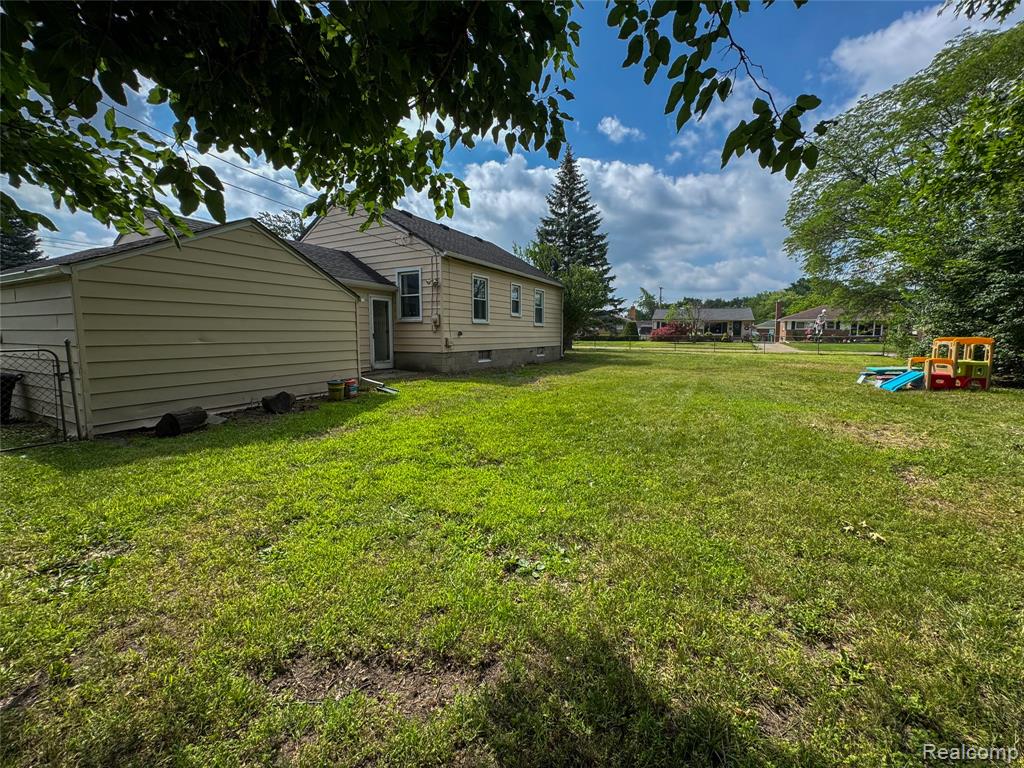 921 Venoy, Garden City, MI — Photo 23