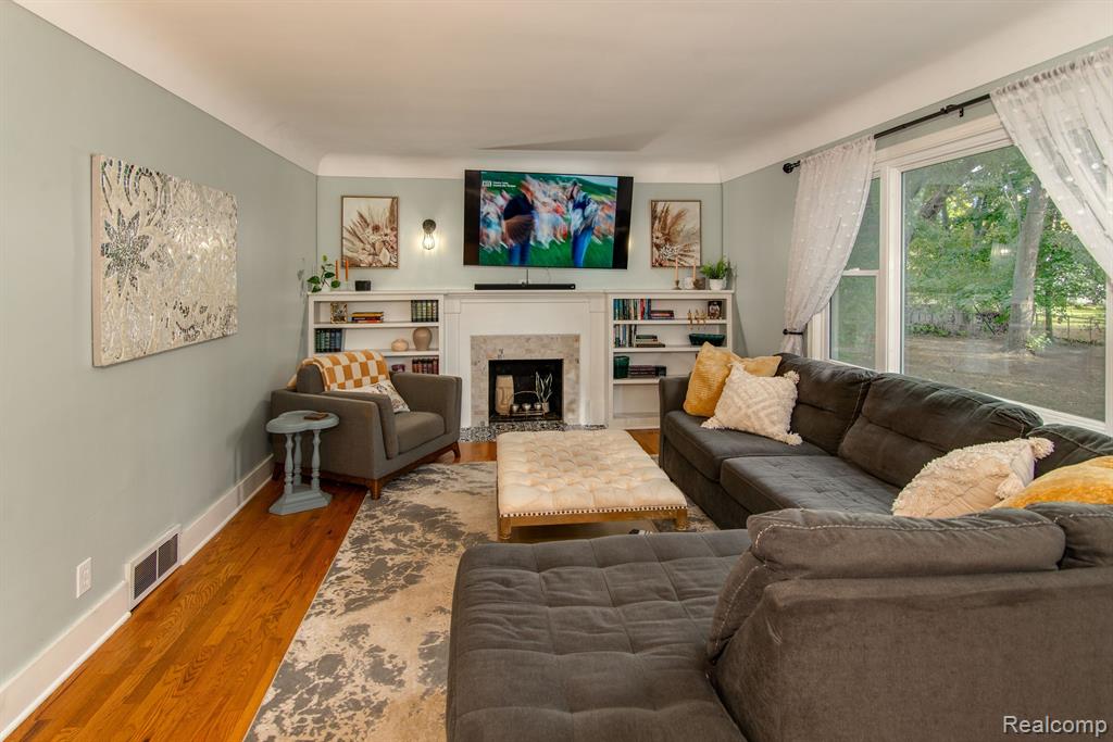 929 IOLA, Flushing, MI 48433 — Photo 5