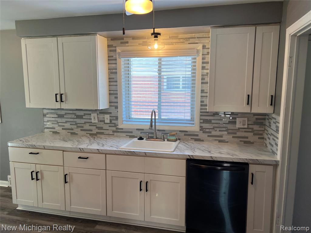 4002 McKinley Street, Dearborn Heights, MI 48125 — Photo 9