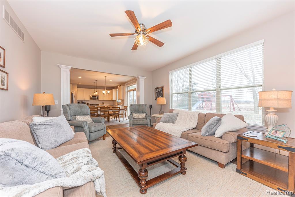 806 LAKE WOODS Drive, Canton, MI 48188 — Photo 25