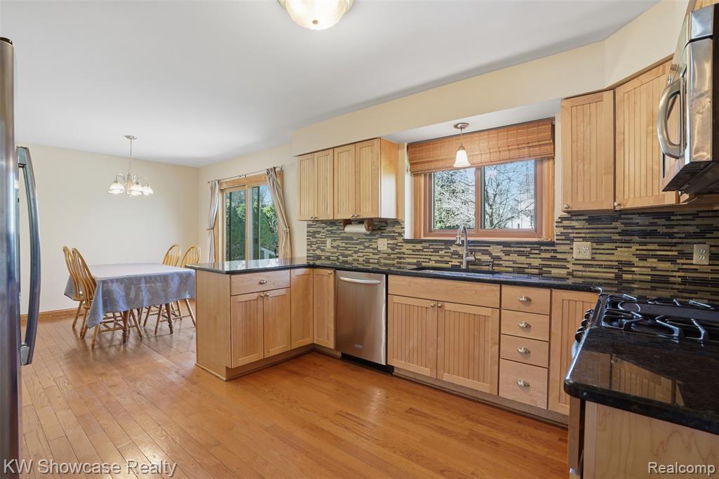 2015 Huntingdon Drive, Wixom, MI 48393 — Photo 10