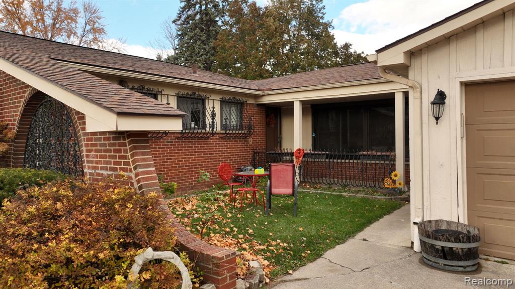 206 Wellington Crescent, Mount Clemens, MI 48043 — Photo 5