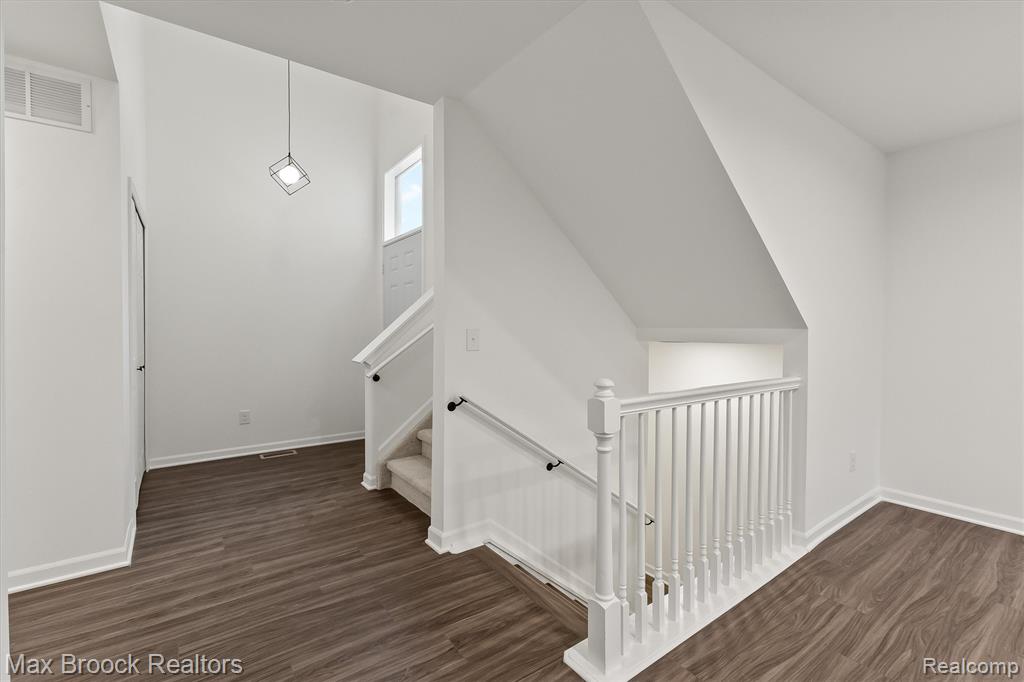 24530 Pineview Street, Oak Park, MI 48237 — Photo 5