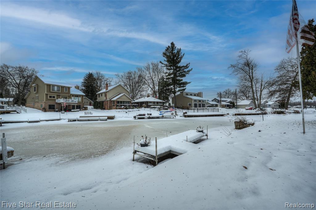 8421 Lagoon Street, Commerce Twp, MI 48382 — Photo 33