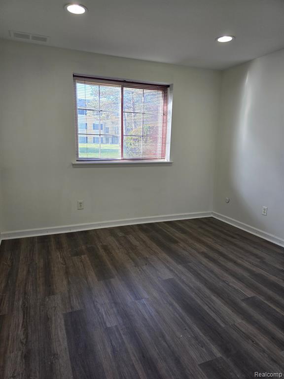45270 KEDING Street, 103, Utica, MI 48317 — Photo 11
