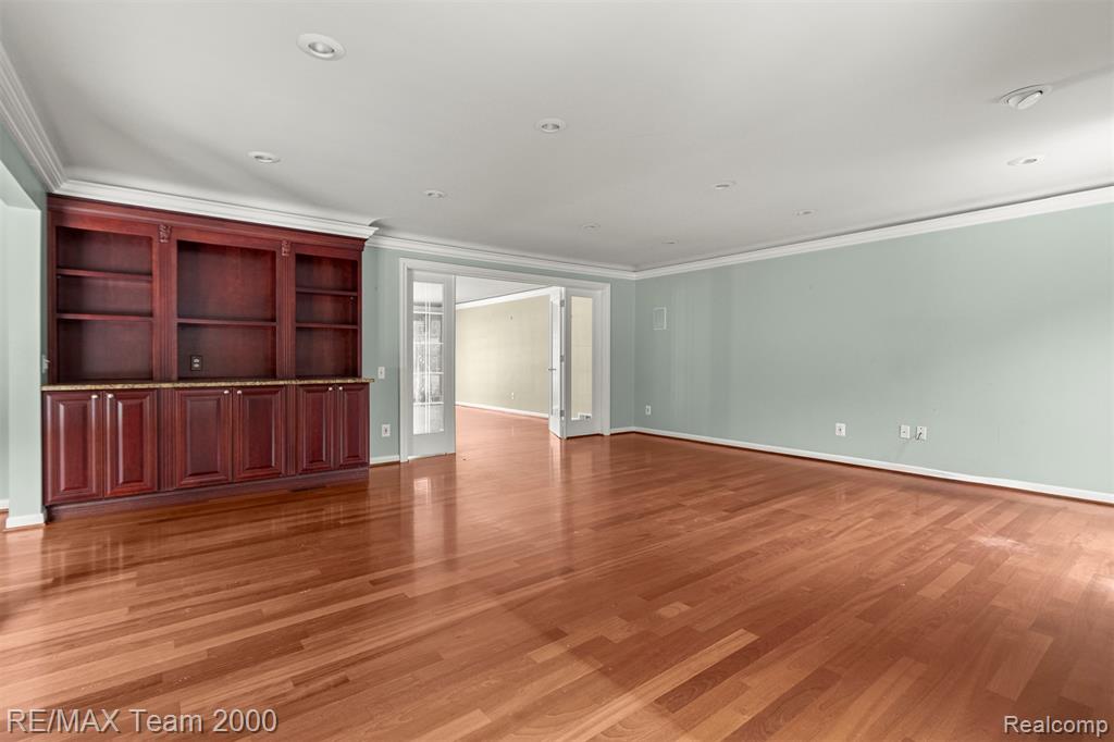 741 Briarcliff Drive, Grosse Pointe Woods, MI 48236 — Photo 14