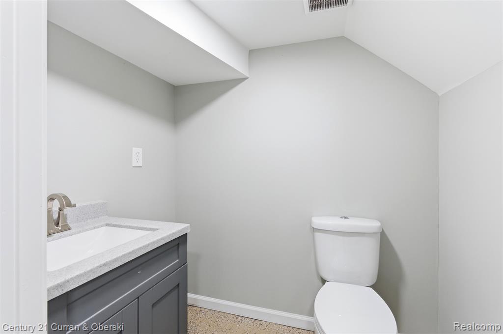 17901 Inkster Road, Brownstown, MI 48174 — Photo 32