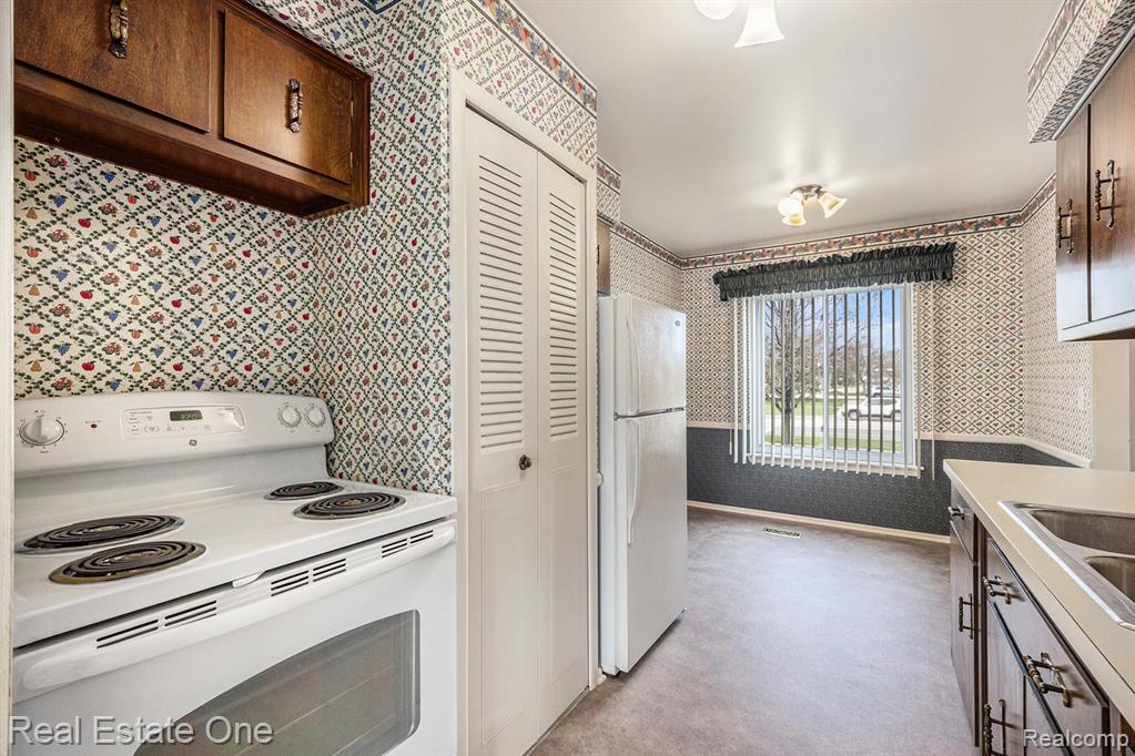 4288 15 MILE Road, Sterling Heights, MI 48310 — Photo 7