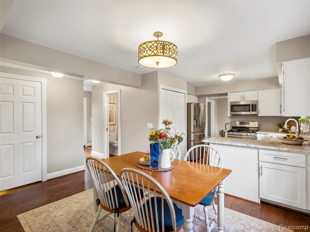 864 Dressler Lane, Rochester Hills, MI 48307 — Photo 12