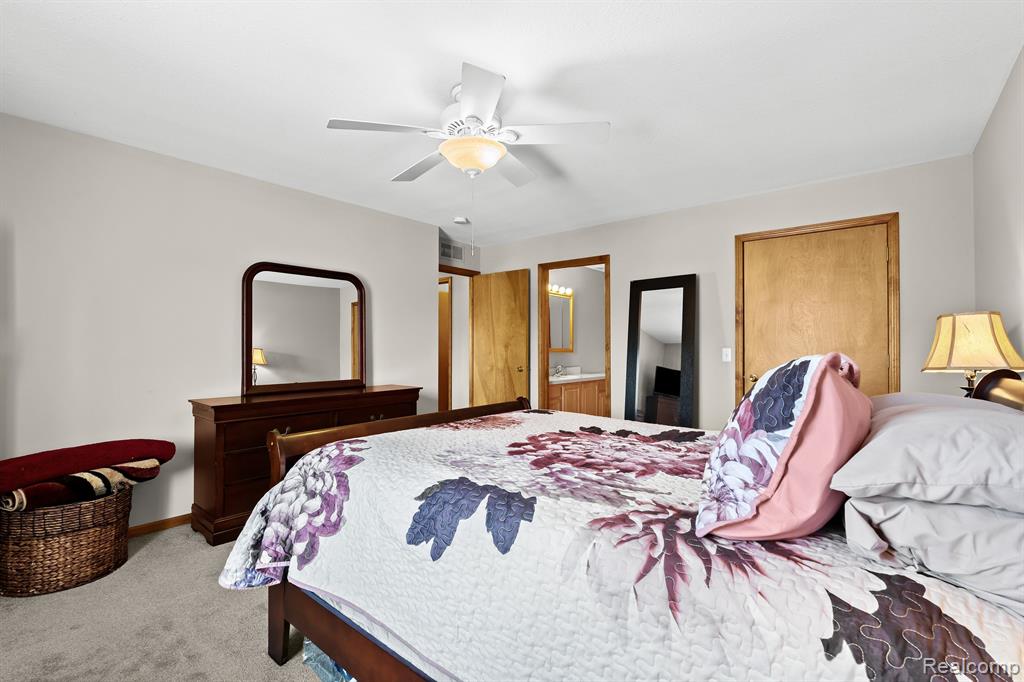 366 MARIGOLD Circle, Westland, MI — Photo 17