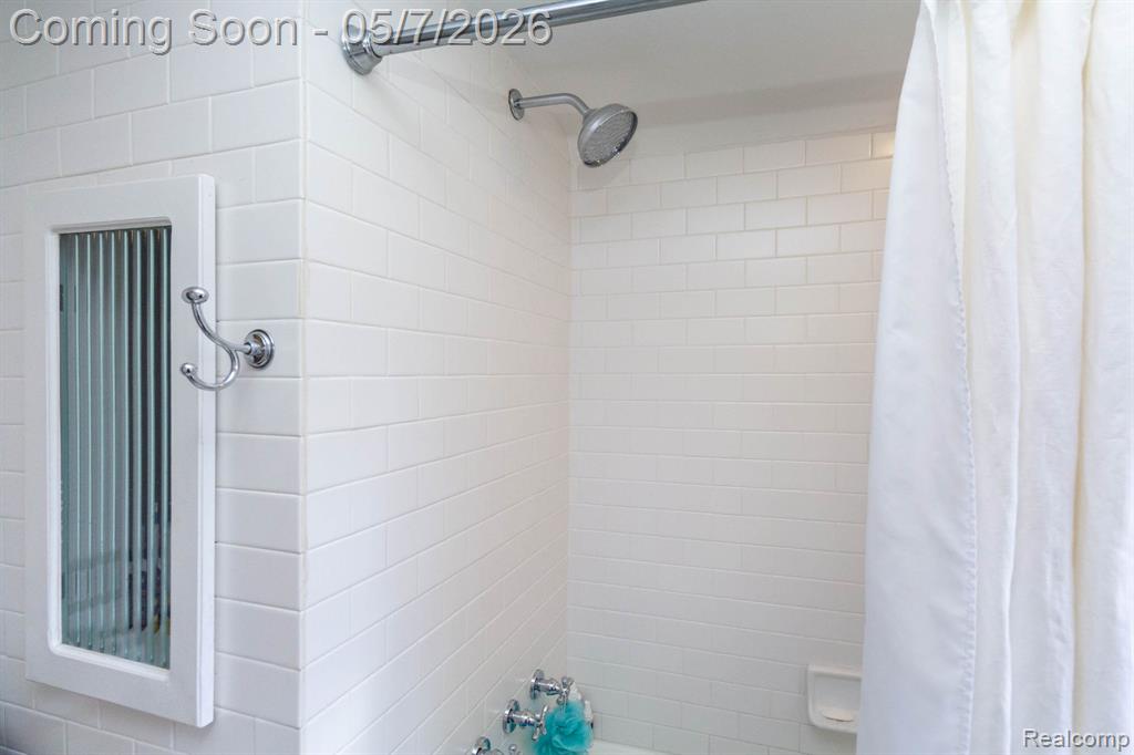 21 Fairwood Boulevard, Pleasant Ridge, MI — Photo 27