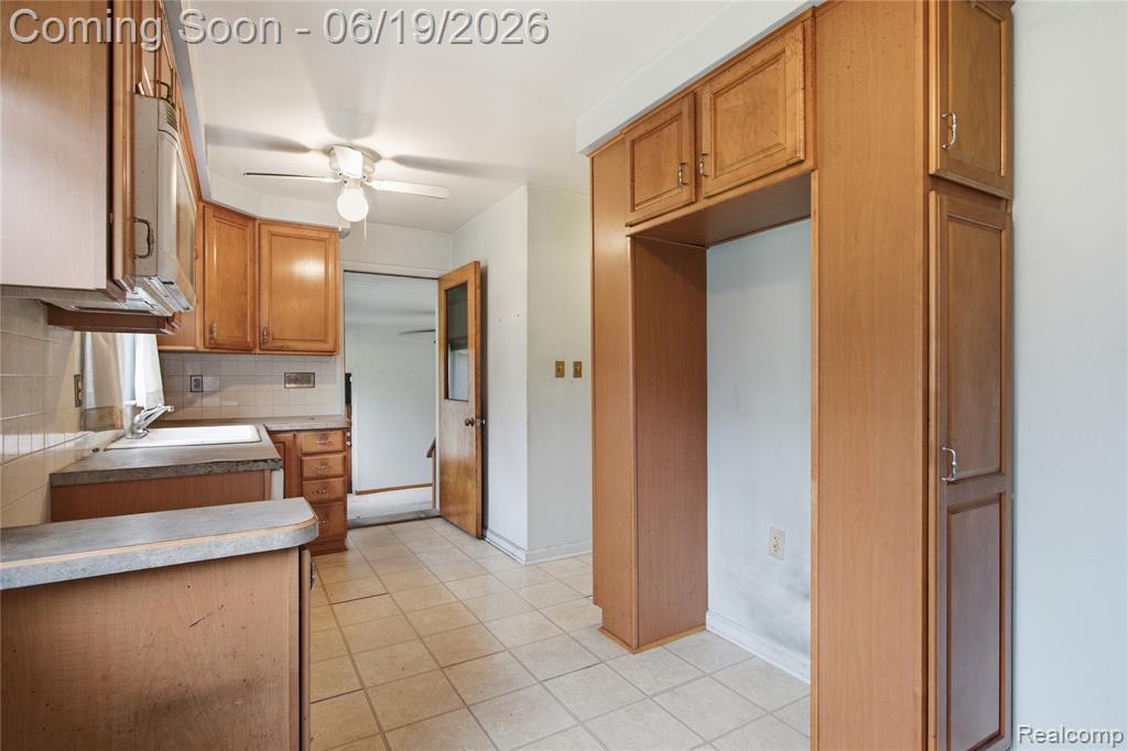 14154 Marion, Redford, MI 48239 — Photo 24