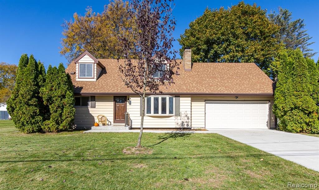 7070 Aldredge Drive, Swartz Creek, MI 48473 — front exterior