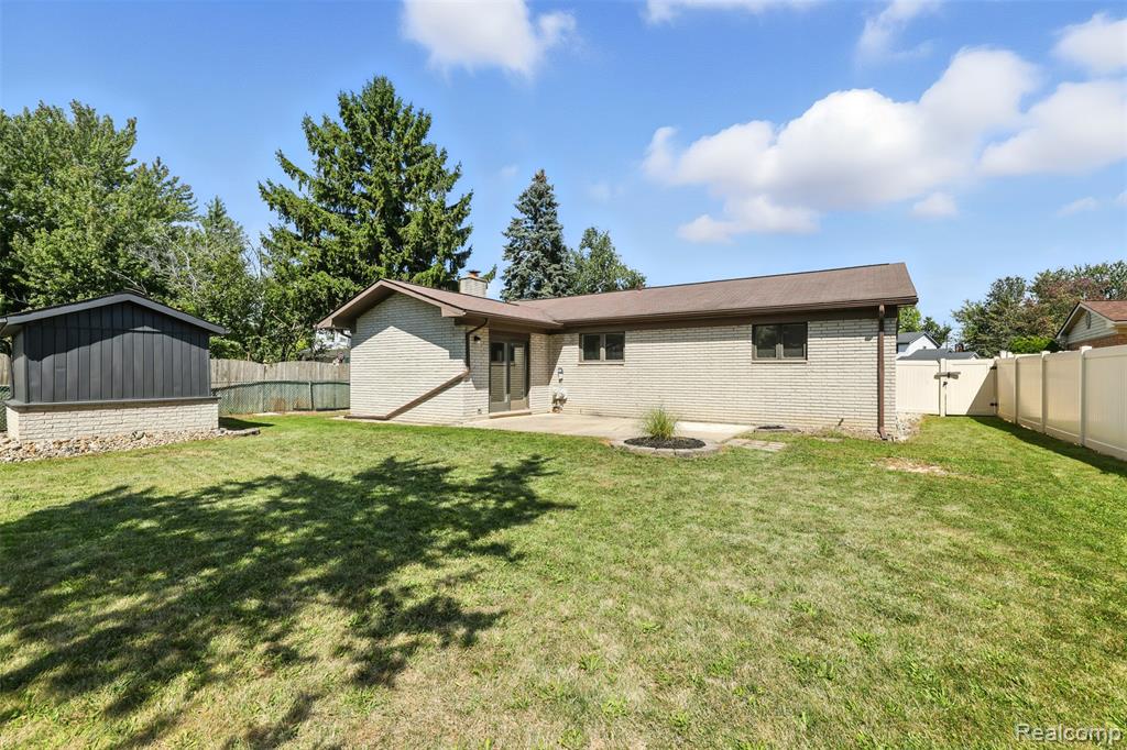 27216 Roney Avenue, Brownstown, MI 48183 — Photo 35