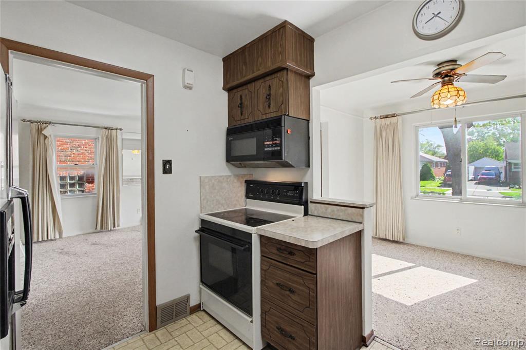 8103 Virgil Street, Dearborn Heights, MI 48127 — Photo 9