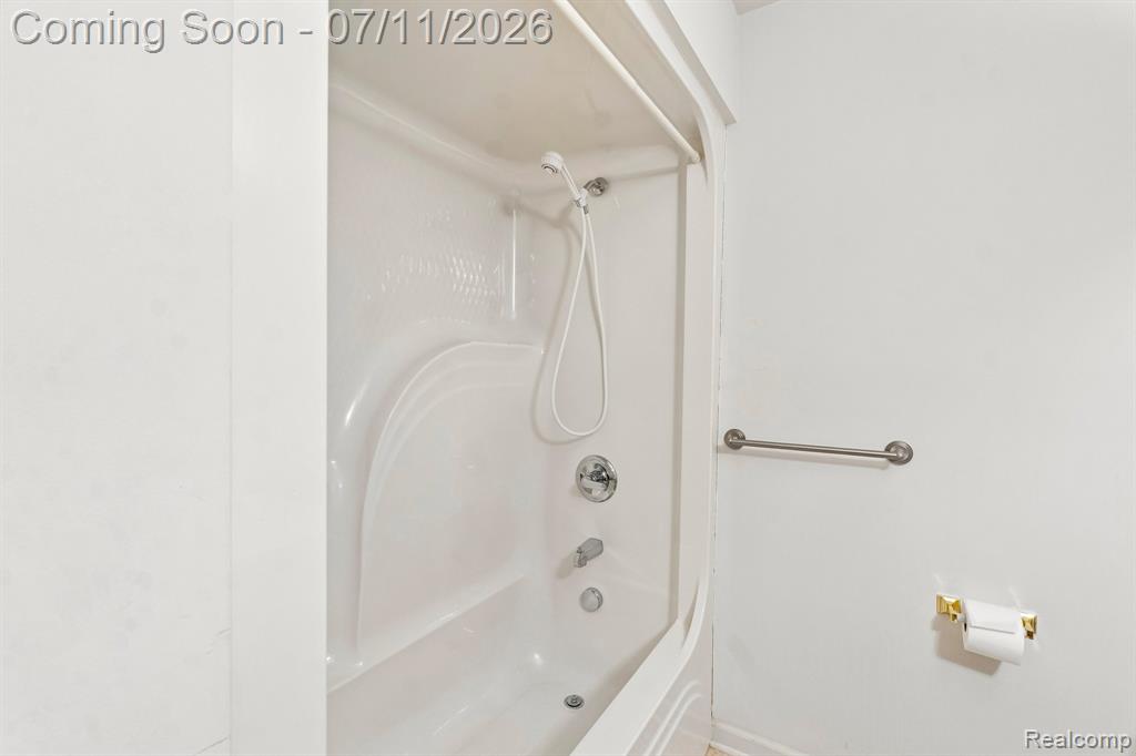 6105 Gilbert Lake Road, Bloomfield Hills, MI 48301 — Photo 21