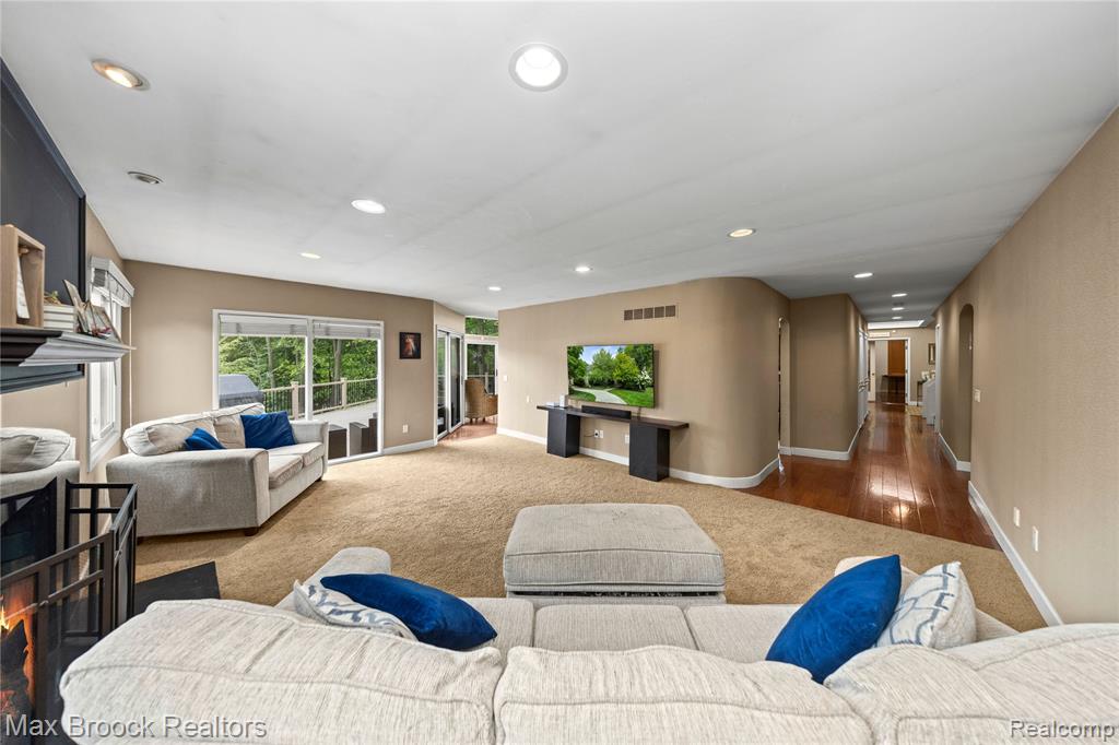 6067 Charles Drive, West Bloomfield, MI — Photo 25