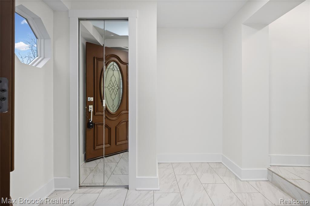 17348 Hilton Street, Southfield, MI, 48075