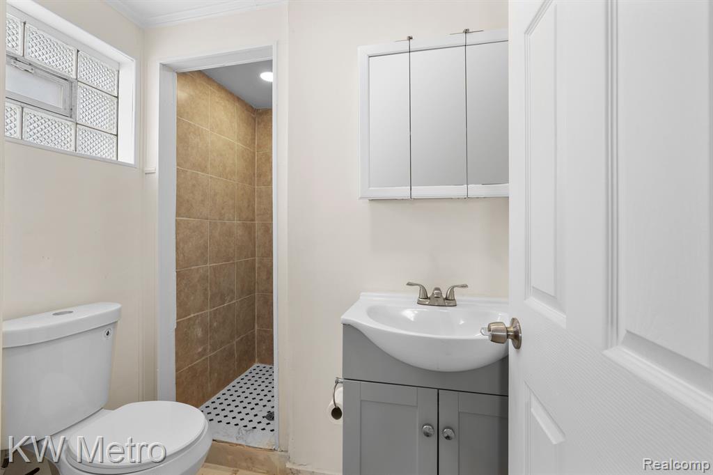 8135 REPUBLIC Avenue, Warren, MI 48089 — Photo 31