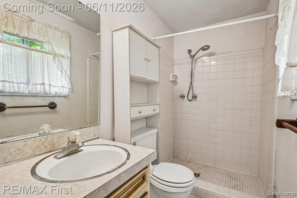 5950 Diamond Drive, Troy, MI 48085 — Photo 32