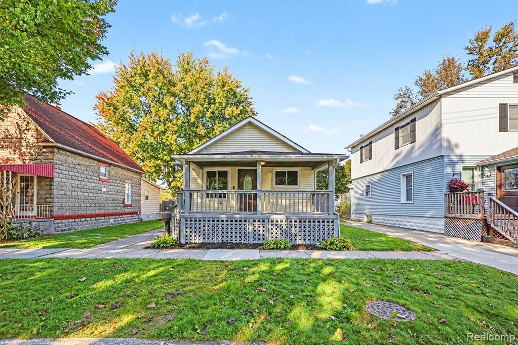 237 Pleasant Street, Marine, MI