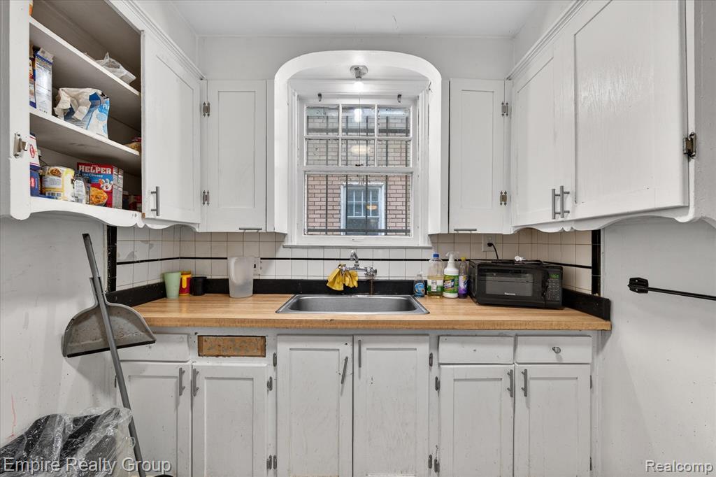 19345 Omira Street, Highland Park, MI 48203 — Photo 13