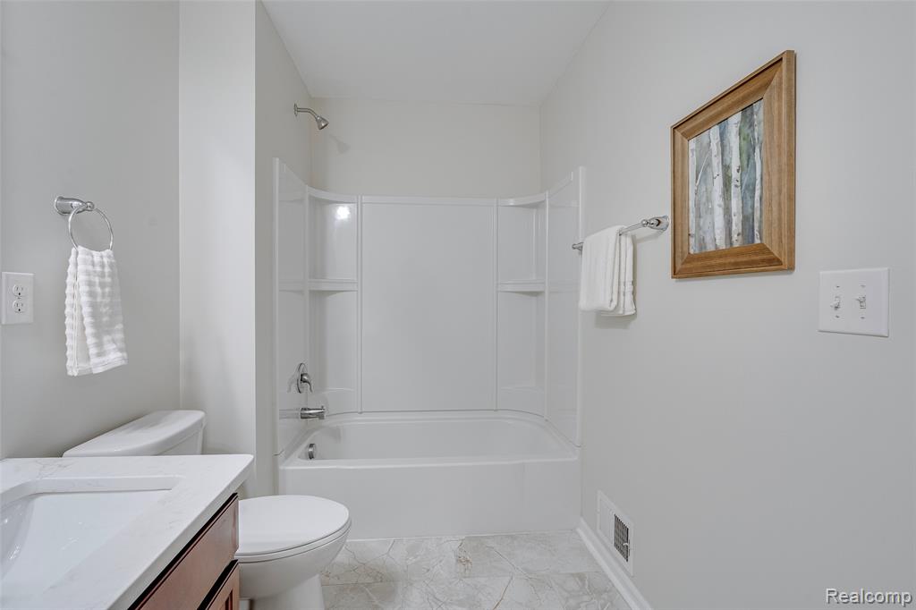 30065 Braeburn Street, New Hudson, MI 48165 — Photo 39