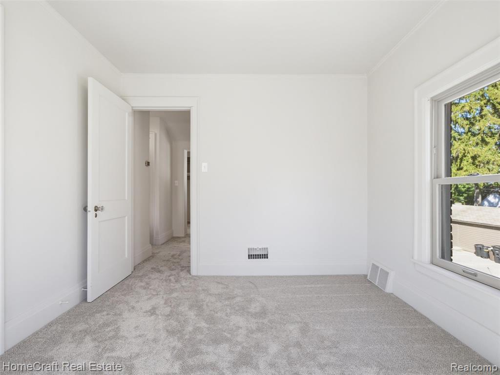 9921 CRANSTON Street, Livonia, MI 48150 — Photo 27
