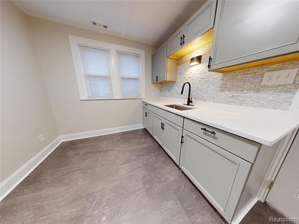 12061 Cloverlawn Street, Detroit, MI 48204 — Photo 5