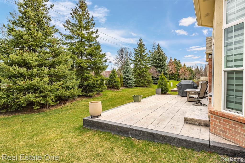 48582 EASTBRIDGE Drive, Canton, MI 48188 — Photo 38