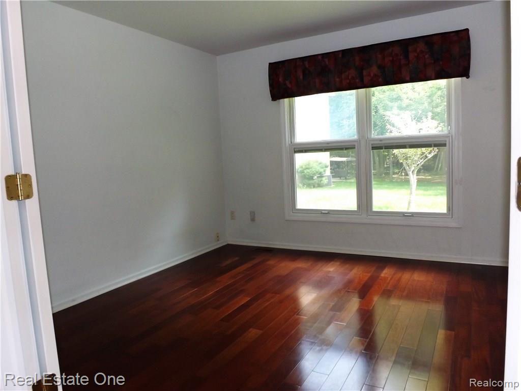 4066 COVENTRY Drive, Rochester Hills, MI 48326 — Photo 18