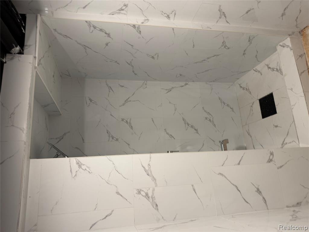 9557 W Inkster Road W, Livonia, MI 48150 — Photo 31